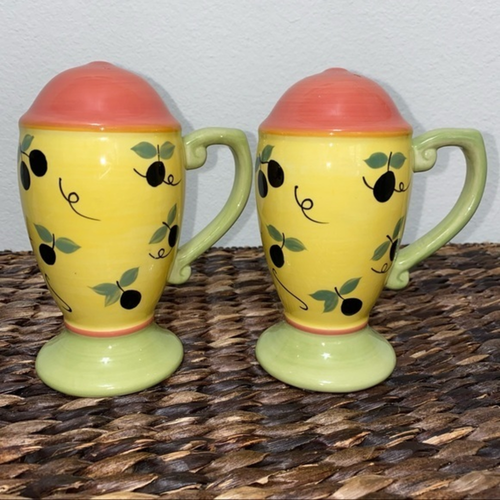 Pfaltzgraff Pistoulet salt & pepper‎ shaker set